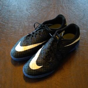 Nike Hypervenom X Phase 3 Indoor Soccer Shoes slightly used few scuffs